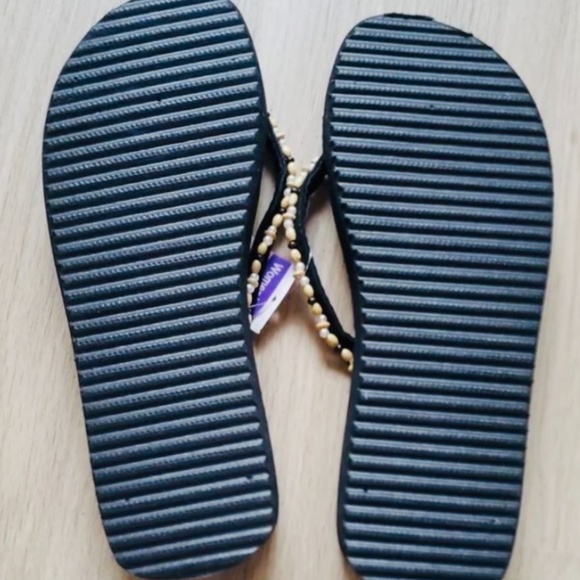 Beaded Flip Flop Sandals Size 8 NWT - Picture 2 of 2